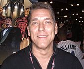 Photo en gros plan du visage de Bob Layton.