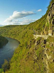 The Hawk's Nest corniche on NY Route 97