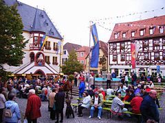 Weinverkostung am Volkacher Marktplatz