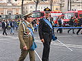 Generalleutnant des Heeres (links) mit einem Carabinieri-Oberst (rechts)