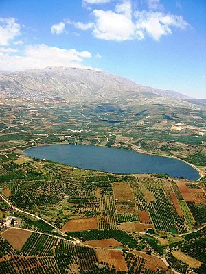 בריכת רם שבצפון רמת הגולן. ברקע - הר החרמון.