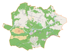 Mapa konturowa gminy Klucze, po prawej nieco u góry znajduje się ikonka zamku z wieżą z opisem „Zamek w Bydlinie”