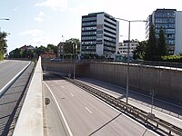 Den första delen av in- och utfartsleden på Lidingö vid Torsvik. Foto: Augusti 2009.