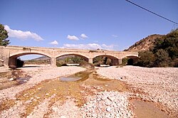 Puent sobre o río Arba de Luesia, en a carretera Uncastiello-Luesia, muit amán de Luesia