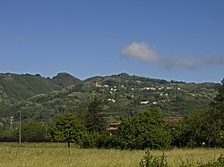 Panorama ng mga nayon ng Cascio, Ca'Matteo, at Ca'Serafino
