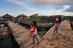 Anak-anak Bajau.