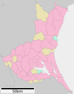 Mapa konturowa Ibaraki, blisko centrum na prawo znajduje się punkt z opisem „Mito”