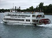 Bateau touristique type steamer sur les Mille-Îles.