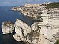 Bonifacio (Bunifaziu), mesto nad previsom na skrajnem jugu Korzike. (sl)