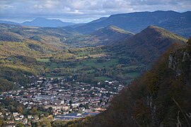 Les plis du Plantaurel : l'anticlinal évidé près de Lavelanet.