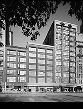 Gage Building (dreta)