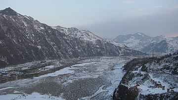 Kuunbong Station and the (closed) bridge to the Chinese side; nearly the entire Unbong Line is visible in this picture.