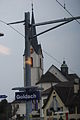 Blick aus dem Zug auf die Kirche