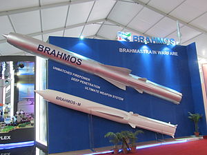 Srovnání základní verze střely BrahMos a její zmenšené letecké varianty BrahMos-NG