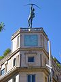 A estatua de Teucro coroando o edificio