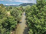 Die Wigger in Altishofen (Ansicht flussabwärts von der Kantonsstrassenbrücke)