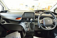2015 Sienta X interior (pre-facelift, Japan)