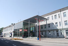 Frontansicht der neuen Halle