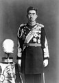 Hirohito memakai Baju Kaisar