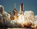 Primeiro lançamento do Challenger em 4 de abril de 1983.