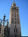 La Giralda di Siviglia. Attualmente campanile della Cattedrale, era in età islamica il minareto della Grande Moschea della città andalusa.