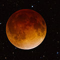 美國西維吉尼亞州卡諾瓦縣查爾斯頓的月全食，時間為07:44 UTC