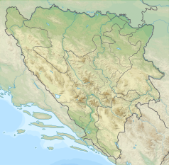 Mapa konturowa Bośni i Hercegowiny, blisko centrum po prawej na dole znajduje się czarny trójkącik z opisem „Lelija/Bregoč”