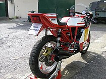 Tuners als Bimota, Paul Dunstall, Japauto, Piek, de gebroeders Rickman en Colin Seeley stortten zich meteen op de Honda CB 750. Bijna allemaal begonnen ze met het vervangen van het frame, dat het normale vermogen al niet aan kon. Japauto liet speciale frames maken door Dave Degens