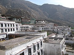 Vue d'ensemble du monastère.