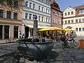 Marktbrunnen mit Eiscafé und Alter Stadtapotheke