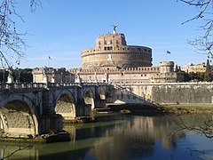 Castelul Sant'Angelo și Podul Sant'Angelo peste Tibru.