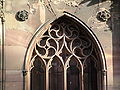 Jedno z późnogotyckich okien katedry, z maswerkami z motywem "rybiego pęcherza"