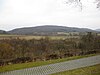 Blick vom Dombachtal vorbei an namenloser Erhebung (492 m; mittig) zum Sommerberg (rechts)