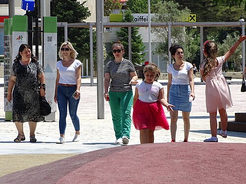 Dones albaneses i les seves filles a Berat, Albània