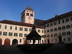 Ang patyo ng Abadia ng Neustift in Vahrn