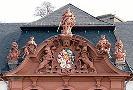 Escudo de armas del elector Franz Georg en el edificio administrativo de Koblenz-Ehrenbreitstein