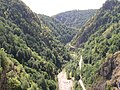 Ansicht auf das alte Flussbett des Argeș, von der Vidraru-Talsperre aus