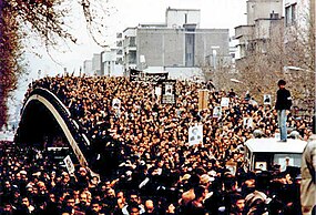 Masová demonstrance probíhající 11. prosince 1978 v Teheránu