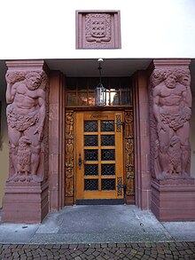 In Rheinfelden schuf der Bildhauer Karl Killer (1873–1948) 1908 bei der Freitreppe vor dem Ostflügel des Rathaus die Statue der Klugheit und zwei aus rotem Sandstein gefertigte Herkulesfiguren.