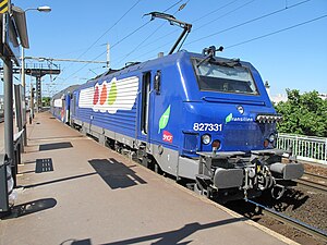 BB 27331 tractant une rame VB 2N en gare de Colombes, sur un train du groupe IV.