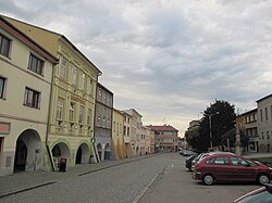 Západní strana náměstí J. A. Komenského