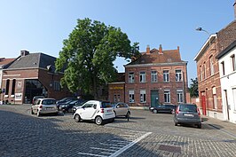 Dorpsplein van Haren met club Toogenblik en Gemeenschapscentrum De Linde