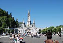 Lourdes a katolikus zarándokok egyik leglátogatottabb helye a világon