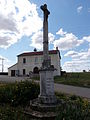 Calvaire devant la mairie-école (1869).