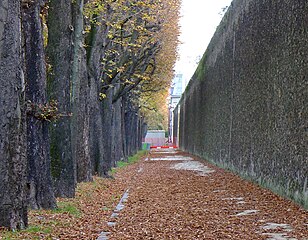 Façade nord de la prison de la Santé, photographiée depuis le boulevard Arago.