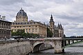 Ponte con il Tribunale del Commercio e la Conciergerie.