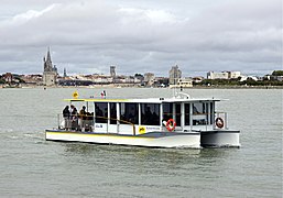 Bateau-bus électro solaire.