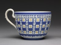 Tasse en Jasperware tricolore, vers 1784.