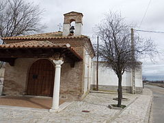 Espadaña y columna toscana