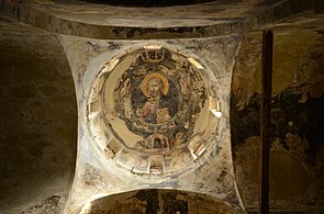 Kilise kubbesindeki Pantokrator freski.